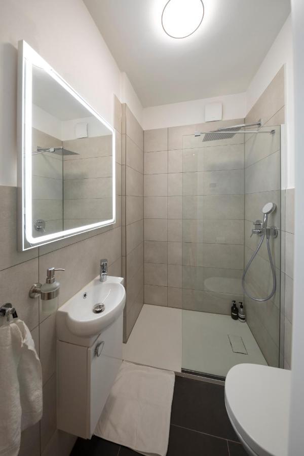 Jaybnb - Apartment Direkt Am Hafen Mit Terrasse Und Uhd Tv Dortmund Exterior photo